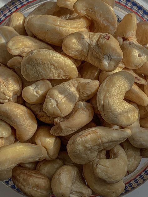 Cashew Aesthetic, Cashews Aesthetic, Nuts Aesthetic, Dried Fruit Mix, Chocolate Delight, Healthy Food Dishes, Raw Cashews, Healthy Food Motivation, Cashew Nut