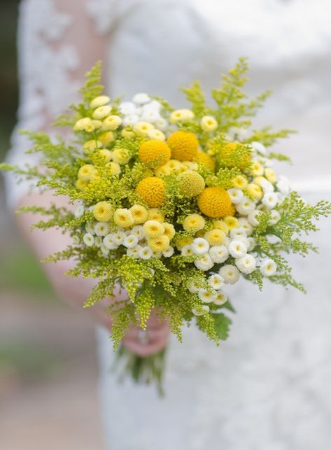 love love Hand Buket, Yellow Rooms, Meadow Bouquet, Yellow Wedding Bouquet, Bee Wedding, Yellow Wedding Flowers, Yellow Bouquets, Trendy Flowers, Beautiful Flower Arrangements