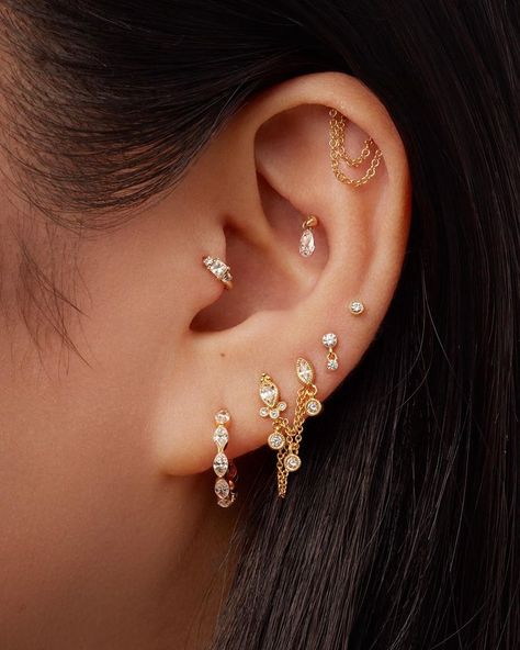 Hidden Flat Piercing, Wedding Ear Curation, Hidden Helix Piercing Ideas, Tash Helix Piercing, Floating Helix Piercing, Ear Designs, Ears Jewelry, Jewelry Stack, Helix Jewelry