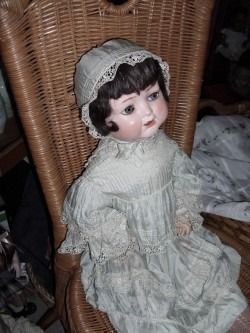 Darling Dolls I Love My Mother, Dolls Cute, Antique Porcelain Dolls, Broken Doll, Doll Aesthetic, Scary Dolls, Creepy Pictures, Dolls Vintage, Victorian Goth