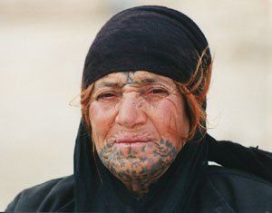 Bedouin Tattoos in Jordan Female Face Tattoo, Arabic Tattoo Design, Facial Tattoos, Indigenous Tribes, Spiritual Tattoos, Arabic Tattoo, Face Tattoos, Female Face, Face Tattoo