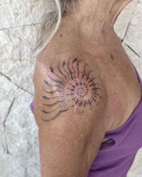 ∙ ❖ 𝔐𝔦𝔩𝔞𝔏𝔬𝔟𝔞 ❖ ∙ | You‘re never too old for your first tattoo ♥ Thank you for the trust! . . #spiral #spiraltattoo #fibonacci #ornamentaltattoo… | Instagram 11 12 Tattoo, Tattoos Over Tattoos, Spiral Heart Tattoo, Shoulder Swirl Tattoo, Knee Spiral Tattoo, Circular Back Tattoo, Hawaii Style Tattoo, Tattoo Nature Ideas, Unique Lotus Tattoo