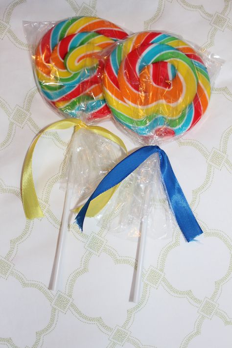 Rainbow Party Invitations. We taped our circle-shaped invite onto jumbo rainbow-swirl lollipops and tied each with a ribbon. Rainbow Party Invitations, Rainbow Lollipops, Swirl Lollipops, Current Obsession, Popular Toys, Rainbow Party, Rainbow Swirl, Candy Desserts, Pen Drive