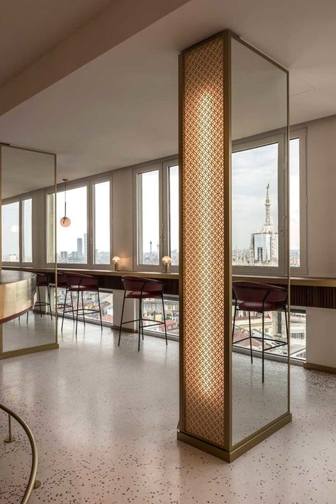 Terrazza Martini - Effebi Spa Column Wood Design, Bar Column Design, Restaurant Pillar Design, Restaurant Column Design, Columns Interior Design, Column Seating, Column Design Interior, Pillar Design Interior, Interior Pillars