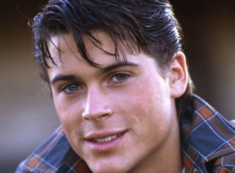 Let's not forget Rob Lowe's gorgeous eyes when he played Sodapop in the Outsiders! Rob Lowe Outsiders, The Outsiders Sodapop, Sodapop Curtis, The Outsiders Cast, Outsiders Movie, The Outsiders 1983, Rob Lowe, Stay Gold, Soda Pop