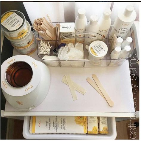 Lash And Wax Room Ideas, Wax Station Ideas At Home, Eyebrow Waxing Station Ideas, Pedicure Tray Setup, Depilation Room, Wax Room Organization, Spa Stations Ideas, Facial Room Organization, Wax Pot Aesthetic