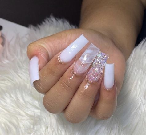 Nail Designs 2023 Black Women, Coffin Shape Nails White, Short Acrylic White Nails, Pretty Acrylic Nails Popular, Acrylic Nails Black Women, Milky White Nails Acrylic Design, Medium Tapered Square Nails, Mail Ideas Acrylic, Nails With Designs Acrylic