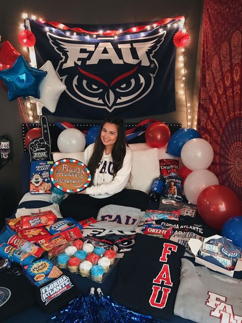 College Bed Announcement, Decision Day College Pictures, Fau University, College Decision Day, Hampton University Decision Day, College Bed Decorating Party, Bed Party College, College Decision Bed, University Of Delaware Bed Party