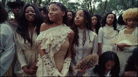 Beyoncé also invited Parkwood signees Chloe and Halle Bailey to appear in the album's visual component. Chloe Halle, Chloe And Halle, Beyonce Lemonade, Bohemian Culture, Timmy Turner, Chloe X Halle, Vintage Black Glamour, Black Femininity, Queen B