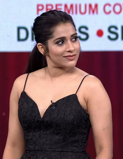 Rashmi Gautam, Snake Girl, Samantha Photos, Glamour Beauty, Indian Actress Hot Pics, Indian Beauty Saree, Actress Photos, Beauty Women, Gif