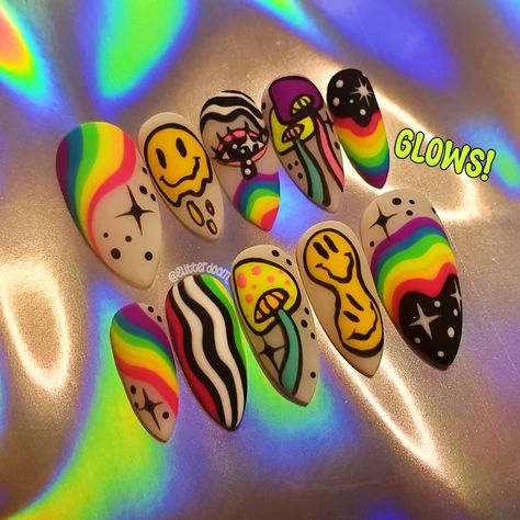 Dark Trippy, Alien Nails, Em Nails, Rave Nails, Graffiti Nails, Horror Nails, Neon Nail Designs, Negative Space Nails, Space Nails