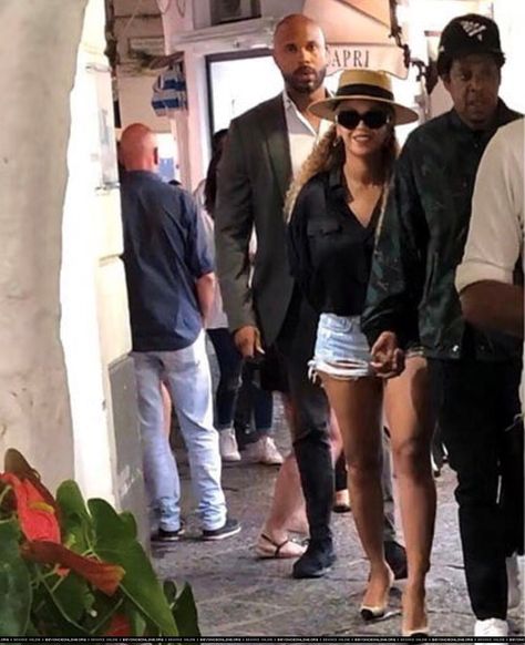 Beyonce Otr Ii, Beyonce Yacht, Beyonce Denim Shorts, Beyonce Jay Z Otr Ii, Sasha Fierce, Taurus Woman, Casual Summer Wear, Beyonce Knowles Carter, Beyonce Style