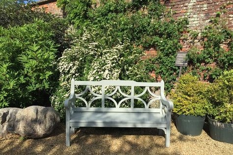 Black Outdoor Bench, Spring Garden Ideas, Rustic Outdoor Benches, Yard Benches, Gardening Design Diy, Garden Seats, Rustic Wooden Bench, Wooden Garden Benches, Garden Benches