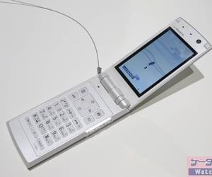 170 images about 🔊 D1G1TAL WRLD on We Heart It | See more about aesthetic, cyber and archive Cute Flip Phones, Flip Phone Aesthetic, Flip Cell Phones, Cute Tech, Old Tech, Iphone Life Hacks, Old Technology, Retro Tech, Retro Gadgets