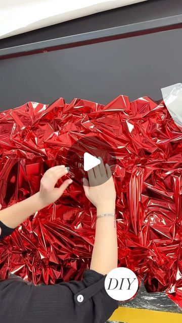 DIY Valentine Backdrop ❤️ Thank you @ideaopt.com.ua for Sharing this creative backdrop!   #diybackdrop #diyvalentines #diyproject #di... | Instagram Diy Youtube Backdrop, Foil Backdrop Ideas, Diy Party Rentals, Fashion Show Backdrop, Foil Backdrop, Valentine Photo Backdrop, Diy Christmas Backdrop, Valentine Backdrop, Christmas Party Backdrop