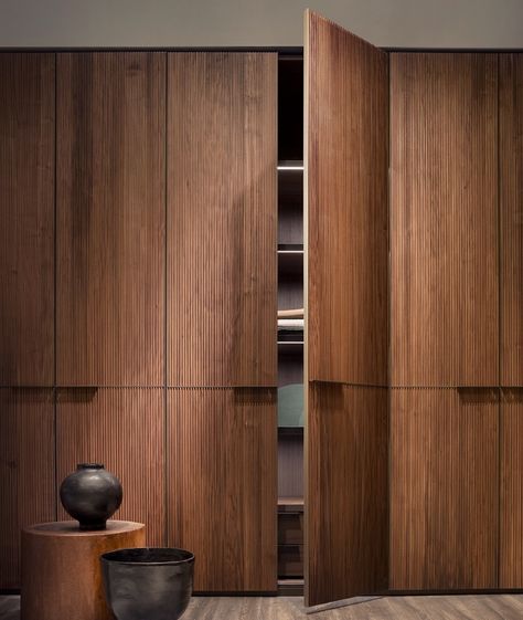 Lema Seryasse Wardrobe Wood Wardrobe Design, Wardrobe Design Bedroom Sliding, Wardrobe Internal Design, Wardrobe Laminate, Laminate Design, Wardrobe Laminate Design, Wardrobe Organization, Bedroom Wardrobe Design, Oak Wardrobe