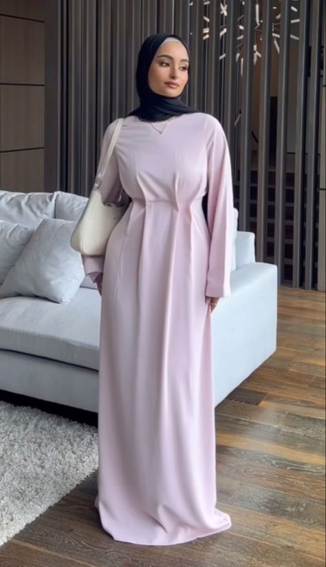 Modest Islamic Dresses, Islamic Fashion Dresses, Outfit Dinner, Modest Dresses Fashion, Elegant Outfit Classy, Muslimah Dress, Muslim Women Fashion, Gown Styles, Mode Abaya