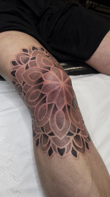 Liam Couper on Instagram: "Knee mandala for my client! The start of a leg sleeve! 🤍 Studio: @aeternustattoocompany Supplies used: @butterluxeuk @valknutrotary @criticaltattoosupply @spirittattooproduct @ghostcartridges @starrtattoosupplies @pepax.official Drawn with: @geometricatattooapp #dotwork #mandalatattoo #blackwork #blackworktattoo #tattoo" Dotwork Knee Tattoo, Knee Mandala Tattoos, Mandala Knee Tattoo, Knee Mandala, Mandala Tattoo Leg, Tattoos 2024, Knee Tattoo, Leg Sleeve, Leg Sleeves