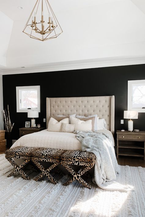 Black Accent Wall, Black Walls Bedroom, Bedroom Inspirations Master, Design Ložnic, Black Accent Walls, Bedroom Updates, Bedroom Wall Designs, Bedroom Accent, Accent Wall Bedroom