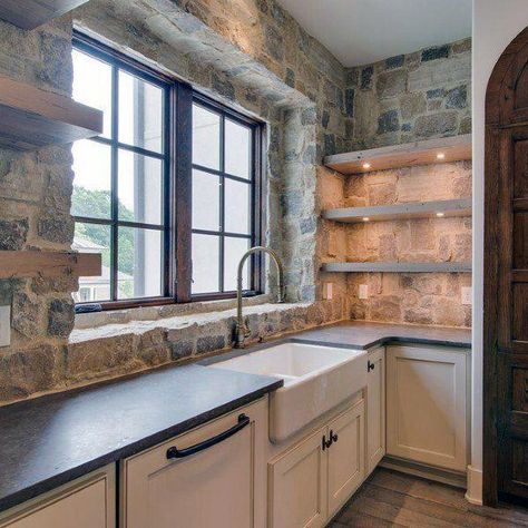 Natural Rock Stone Backsplash Ideas With Rustic Look #kitchenbacksplashes Stone Backsplash Ideas, Rock Backsplash, Rustic Kitchen Backsplash, Natural Stone Backsplash, Stone Backsplash Kitchen, Backsplash Design, Farmhouse Backsplash, Beadboard Backsplash, Kitchen Backsplash Designs