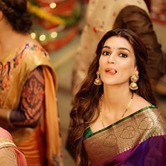 Kriti Sanon In Saree, Kirti Sanon Saree, Kriti Sanon Cute, Kriti Sanon Saree, भारतीय दुल्हन संबंधी, Fancy Sarees Party Wear, Saree Designs Party Wear, Kriti Sanon, Stylish Sarees