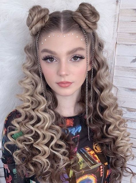 Holiday Hairstyles Easy, Festival Hairstyles, Medium Curly Hair Styles, Updos For Medium Length Hair, Hairstyles For Curly Hair, Festival Hair, Glitter Hair, Party Hairstyles, Hair Dos