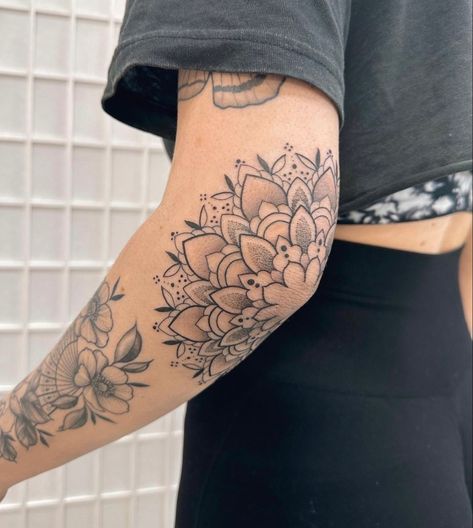 Half Arm Sleeve Tattoo, Wrap Tattoo, Forarm Tattoos, Quality Tattoo, Elbow Tattoos, Geniale Tattoos, Leg Tattoos Women, Japanese Sleeve Tattoos, Baby Tattoos