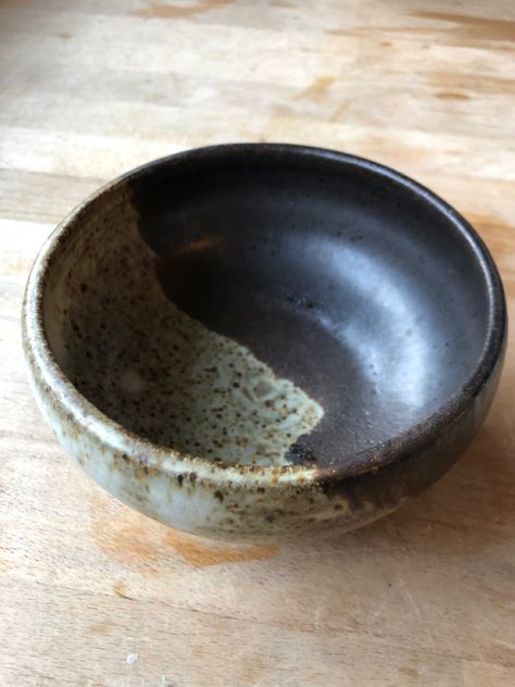 Black Glazed Pottery, Black Glaze Pottery, Black Clay Plates, Black Clay Pottery, Pottery Projects, Clay Glaze, Glaze Combos, Glaze Ideas, Pottery Glaze