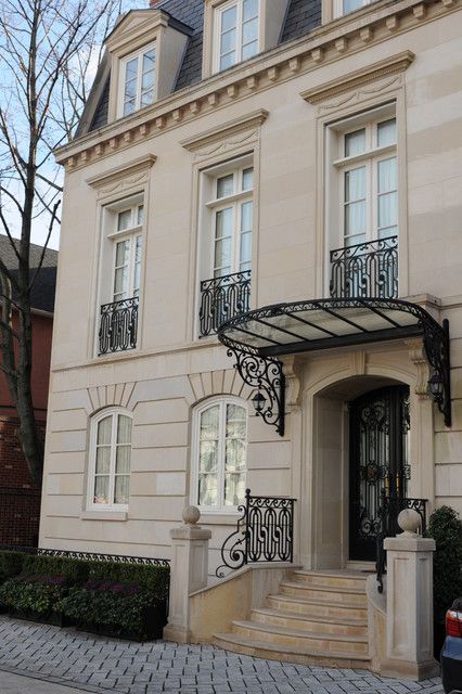 Cool Parisian Exterior Home, European Building Facade, Classic Building Facade Architecture, Neoclassical Windows, Jendela Vintage, Neoclassical Building Facade, Neo Classical Architecture Facade, Parisian Buildings Architecture, Limestone House