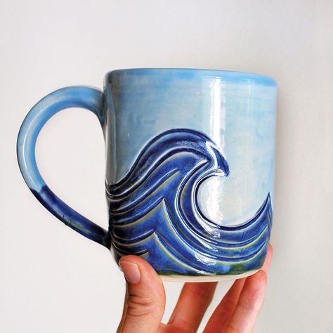 Wave Pottery Painting, Mug Painting Designs, Japanese Wave Painting, Big Cup Of Coffee, Ceramic Cutlery, Diy Pottery Painting, Handmade Mugs, Blue Coffee Mugs, Cerámica Ideas