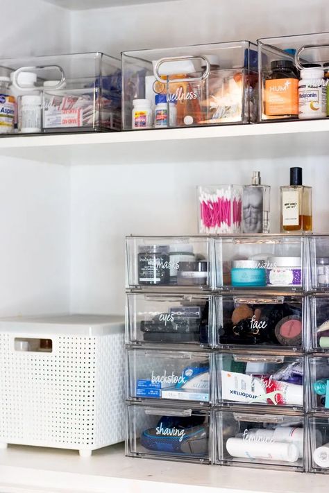 Bathroom Organization Tips + The Home Edit Container Store Collection Closet Organization Solutions, Diy Bathroom Storage Ideas, Bathroom Organizers, Organized Pantry, Bathroom Cabinet Organization, Home Edit, Diy Bathroom Storage, House Organisation, Bathroom Organization Diy