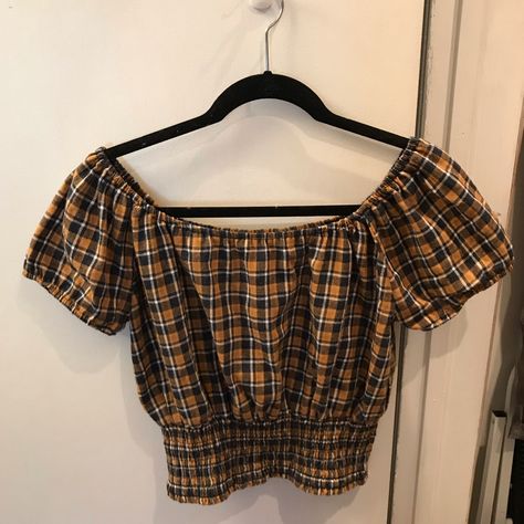 Never Worn Aeropostale Crop Top! Riverside Cottage, Corporate Goth, Costume Design, Aeropostale, Gold Black, Crop Top, Cottage, Womens Tops, Crop Tops