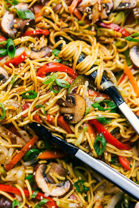 The absolute best chow mein with plenty of veggies and an addictive savory sauce coating it all. Recipe via chelseasmessyapron #easy #recipe #noodles #vegetable #sauce Chow Mein Recipe Vegetable, Beef Chow Mein, Vegetable Chow Mein, Vegetarian Oyster Sauce, Chow Mein Recipe, Chelsea's Messy Apron, Chicken Chow Mein, Chow Mein Noodles, Chow Mein