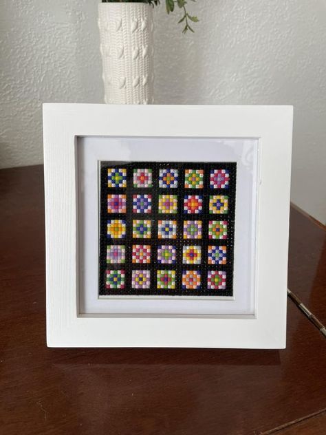 Diamond Painting: Show Us Your Leftover Drill Projects | I used quilt designs to inspire this cute little framed piece | Facebook Diamond Dots, Rhinestone Projects, Hamma Beads, Rhinestone Crafts, Bead Projects, Boredom Busters, Craft Day, Quilt Designs, Seasonal Crafts