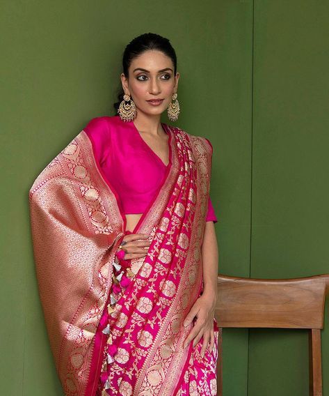 Pink Banarsi Saree Look, Pink Banarasi Saree Blouse Design, Banaras Sarees Latest, Banarasi Saree Bridal, Banarasi Saree Blouse Design, Banarasi Saree Blouse Designs Latest, Benares Sarees, Banarasi Saree Look For Wedding, Jangla Design