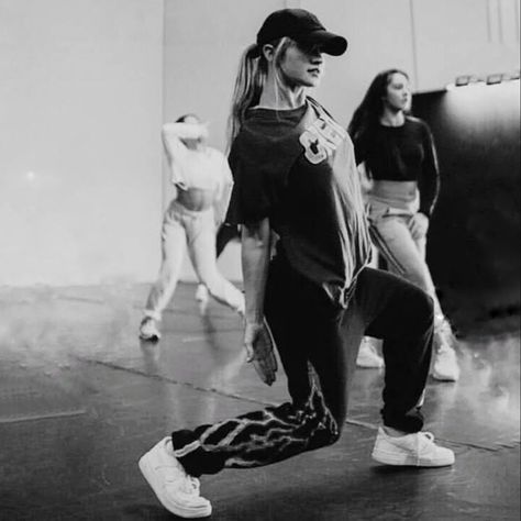 Dancer Astethic Hip Hop, Dance Astethic Hip Hop, Hip Hop Astethic, Bailar Aesthetic, Hiphop Pictures, Dancing Aesthetic Hip Hop, Dance Class Outfit Hip Hop, Hip Hop Dance Aesthetic, Choreographer Aesthetic