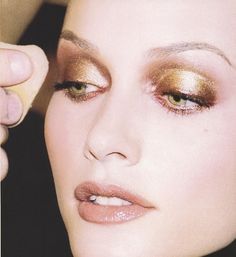 1990s Makeup, Kevyn Aucoin Makeup, 90s Makeup, Gold Makeup, Making Faces, 90s Hairstyles, Kevyn Aucoin, 90s Aesthetic, Editorial Makeup