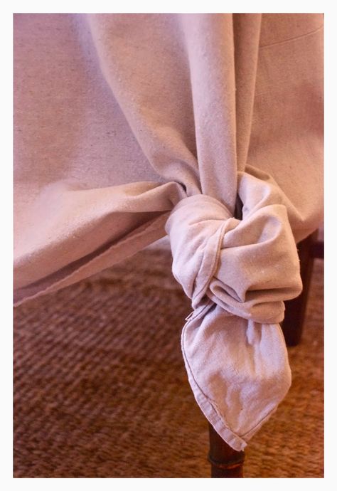 How To Tie A Tischel, Outdoor Tablecloth Hacks, Cheap Linen Tablecloths, Knot Napkins Wedding, Wedding Napkin Knot, Knot Napkin Fold Wedding, Drop Cloth Tablecloth, Table Cloth Ideas, Cheap Tablecloths