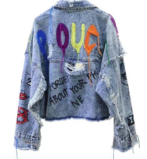 Quilted Clothing, Denim Embroidery, Denim Jacket Fashion, Jeans Destroyed, Embroidered Denim Jacket, Girls Outerwear, Denim Coat Jacket, Embroidered Denim, Denim Jacket Women