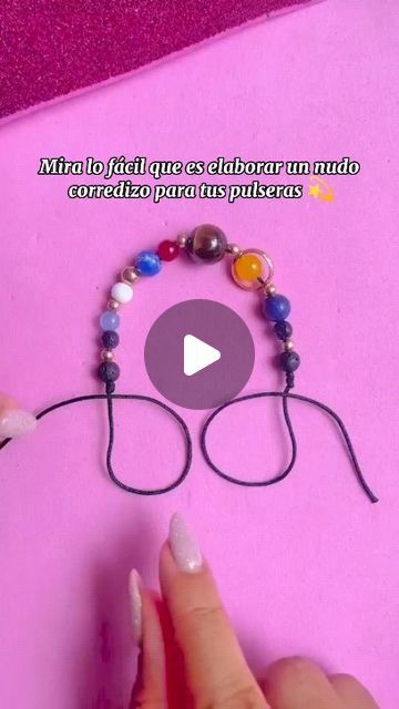 22K views · 1.3K likes | Mía on Instagram: "Nudo corredizo para tus pulseras 🥰💫💥💯  #bisuteriacreativa #bisuteria #bisutería #artesanal #pulseras #tipsbisuteria #tutorial #nudos #nudosfaciles #handmade #diy #reels" String Bracelet Patterns, Ankle Bracelets Diy, Diy Beaded Bracelets, Diy Bracelets Tutorials, Diy Collier, Bracelets Handmade Diy, Bracelet Craft Diy, Diy Embroidery Patterns, Cord Jewelry