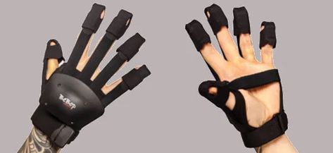 Futuristic Gloves Concept Art, Sci Fi Gloves, High Tech Gloves, Vr Headset Design, Smart Gloves, Cyberpunk Vr Headset, Tech Gloves, Health Tech, Gloves Design