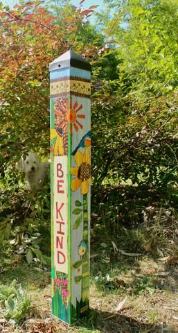 Peace Pole Diy, Totem Ideas, Peace Poles, Peace Pole, Money Art, Garden Totem, Art Pole, Painted Post, Garden Totems