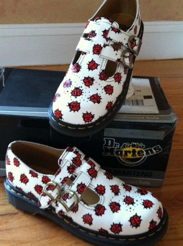 Doc Martens Vintage Ladybug Shoes!!!!!!! <3 Unique Doc Martens, Summer Doc Martens Outfit, Ladybug Fashion, Now And Later, Doc Martin, Funky Shoes, Vintage Trends, Mia 3, Shoes Ladies