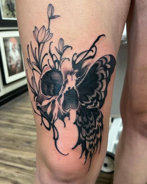 Skull And Flower Back Tattoo, Skull Butterfly Tattoo Women, Butterfly Illusion Tattoo, Abstract Butterfly Tattoo Design, Witchy Flowers Tattoo, Dark Filler Tattoo Ideas, Bone Flower Tattoo, Creepy Flower Tattoos, Skeleton Hand Holding Flower Tattoo