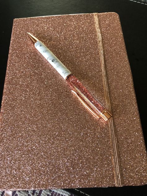 Rose Gold Pen, School Diary, Rose Gold Theme, Career Vision Board, Gold Pen, I Believe In Pink, Gold Theme, Cute School Supplies, Fountain Pens