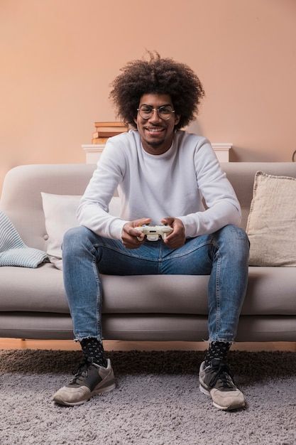 Portrait smiley man playing games | Free Photo #Freepik #freephoto #playing-game #friends #indoor-games #play-game Man Playing Video Games, Gestural Drawing, Gaming Photography, Male Pose Reference, Happy Guy, Comic Style Art, Play Game, Black Person, Retro Video Games