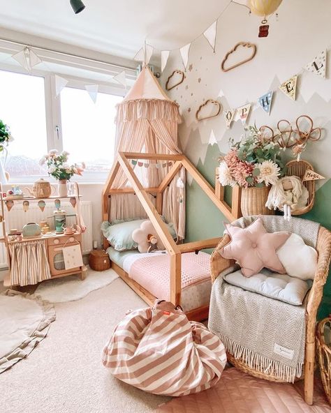 Nicci • Home & Interiors auf Instagram: „Another day, another reshuffle in Ophelia’s room Tell me I’m not alone swapping things over to try and find the best possible layout for a…“ Safari Toddler Room, Toddler Room Girl, Interior Design Uk, Off Social Media, Tent Living, Kids Interior Design, Modern Bed Frame, Modern Color Schemes, Baby Room Art