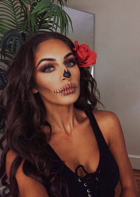 Day Of The Dead Makeup Simple, Day Of The Dead Makeup Easy, Sugar Skull Makeup Easy, Pretty Skeleton Makeup, Makijaż Sugar Skull, Candy Skull Makeup, Easy Skeleton Makeup, Halloween Skeleton Makeup, Mexican Makeup