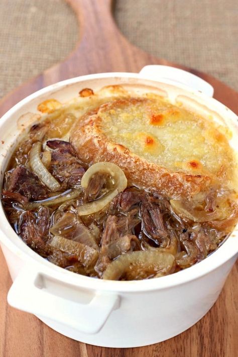 This Slow Cooker Beefy French Onion Soup is loaded with shredded beef! Beefy Tomato Soup Recipe, Best French Onion Soup, Comfort Soup Recipes, Slow Cooker Ribs, French Onion Soup Recipe, Onion Soup Recipes, Recipes Beef, Short Rib, Tomato Soup Recipes