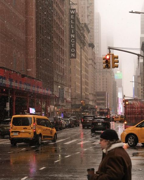 ethan barber • new york city on Instagram: "if I were in control of the weather, it would snow in new york city at least 3-4 days every week between December 1st and February 28th. 😌🌇✨ but just enough for it to be pretty!! not enough to accumulate and then turn to dirty slush the next morning… shot on fujifilm x-t4 16-80mm fujinon lens #ethanbarberco #newyorkcity #winterinnewyork #snowday #newyorkphotographer" Ethan Barber, Snow In New York City, Winter In New York, December 1st, December 1, Snow Day, Not Enough, Enough Is Enough, York City